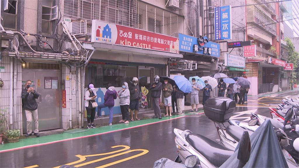 藍指把人民當「快篩盤子」 CDC:實名制快篩6國最便宜
