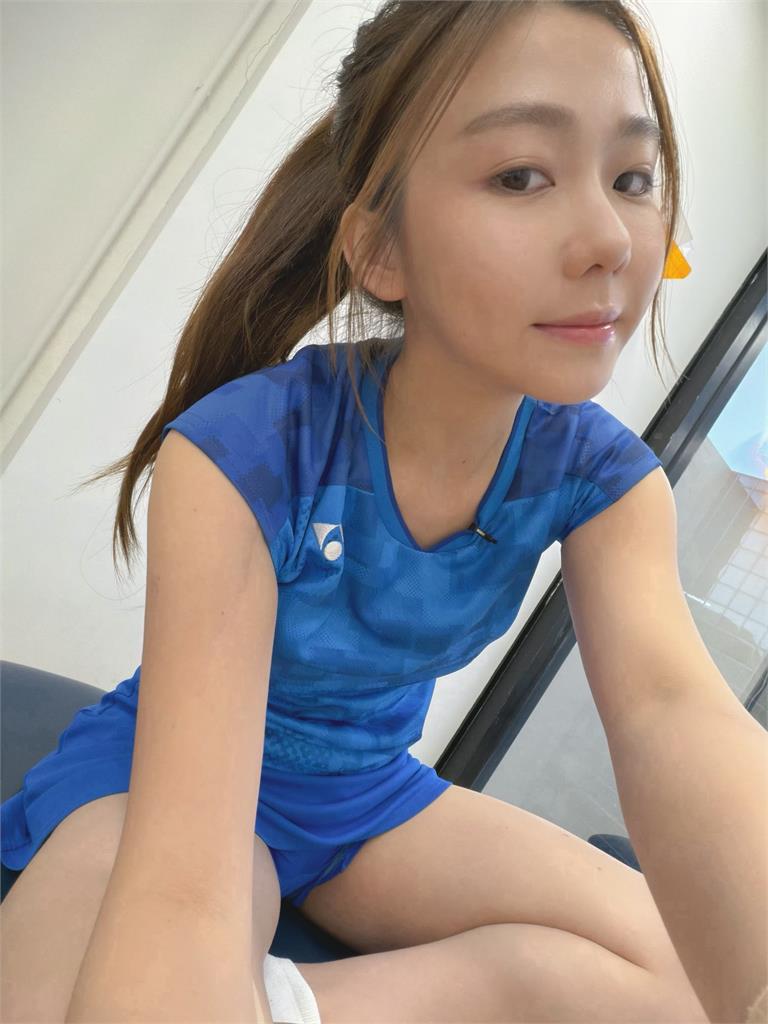 運動美女/粉絲破10萬「可愛型羽球女神」超吸睛!奪牌自拍「露甜美笑容」網友全融化