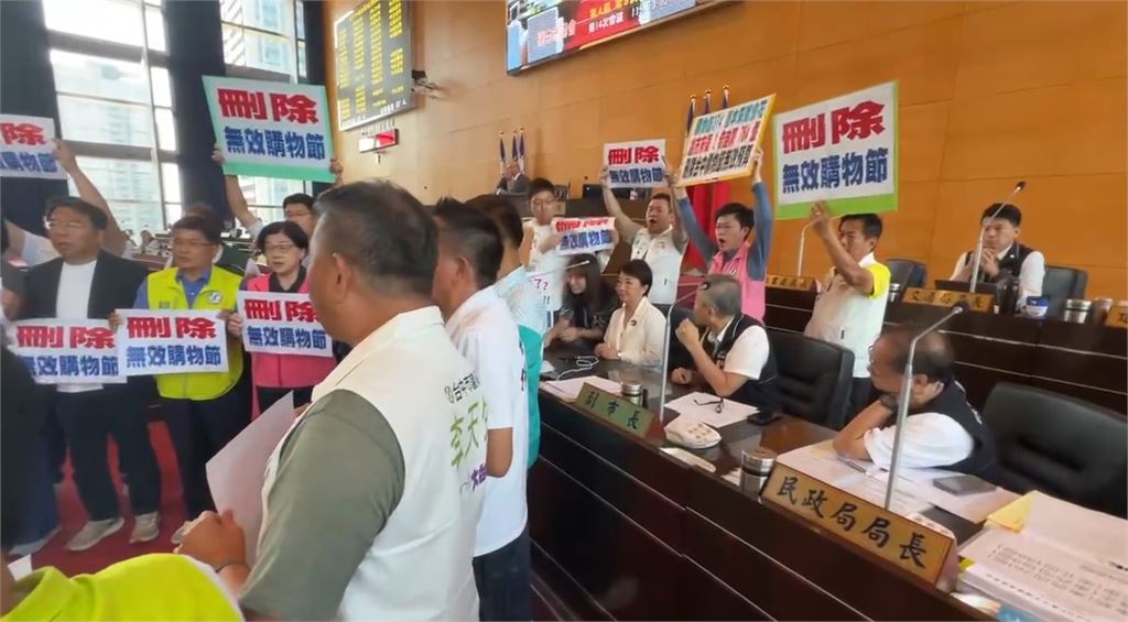 台中購物節預算議會攻防！　綠營甲級動員舉手牌包圍盧秀燕