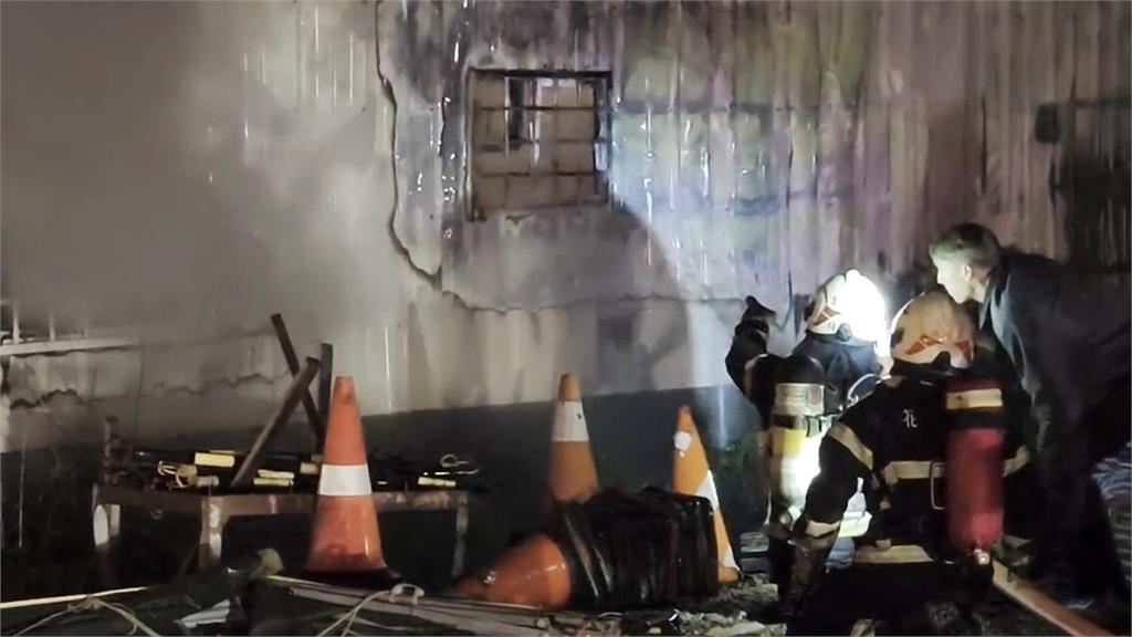 花蓮吉安鐵皮倉庫大火! 疑"鋰電池充電"釀禍