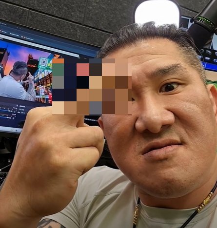 館長不爽新台幣改版「比這1根」開嗆民進黨!網一看秒轟:你應該拿人民幣