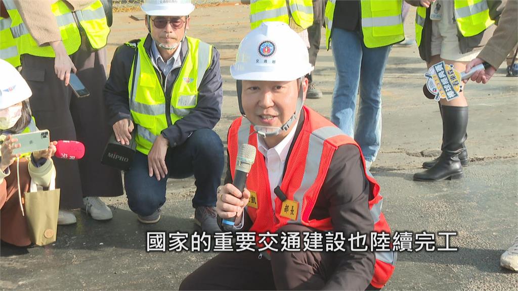 「原子小金剛」精神帶入交通部！　交長陳世凱秀收藏