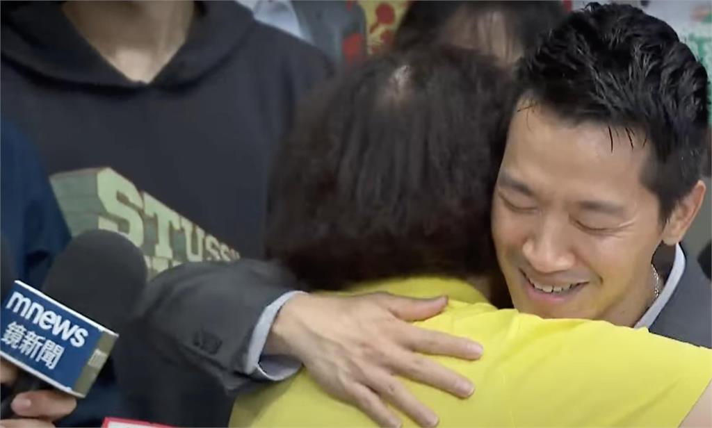 快新聞/民調2%差距敗給王世堅 何志偉哭了:心情的確難平復