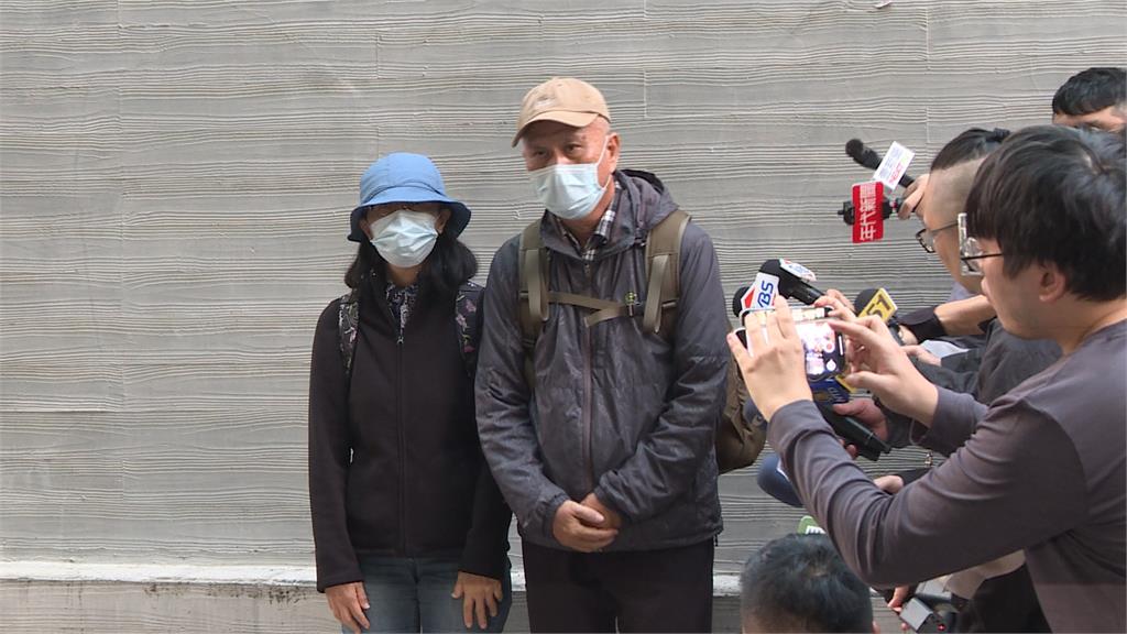 「我兒子犯下滔天大罪」　張文父親鞠躬、下跪、道歉