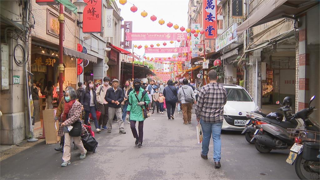 台北迪化商圈年貨大街回歸　首遇「人才荒」攤商傷腦筋