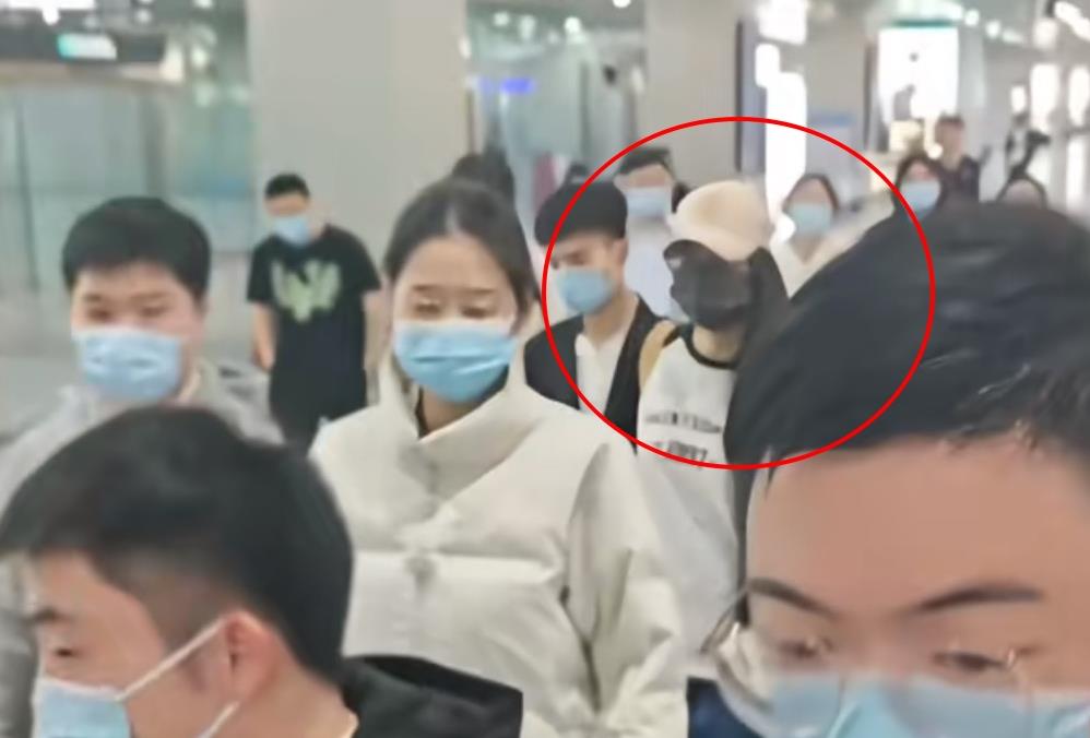 亞亞回中國疑被掉包!近況「暴瘦認不出」嗆遭台灣當局追殺…網嚇:這本人?