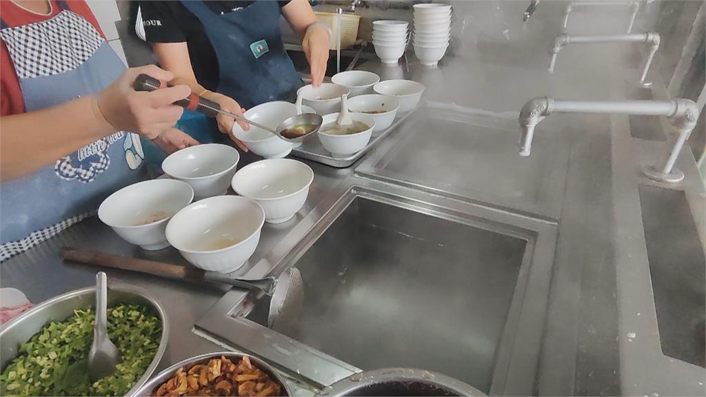 飄香逾90年!戴記扁食將熄燈 8/31歇業民眾排隊搶吃一波