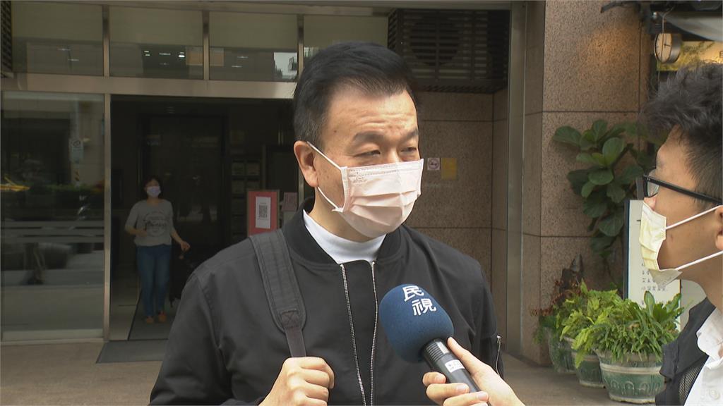 顏寬恒宣傳看板不掛國民黨徽 與黨互動冷