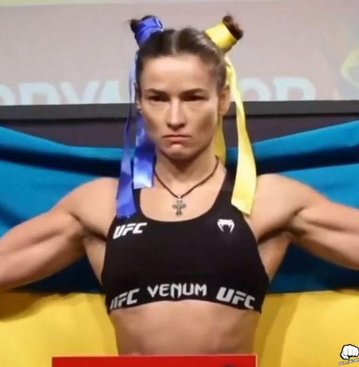 格鬥／烏克蘭UFC「鐵娘子」披國旗譙普丁　父親在家製汽油彈抗俄！