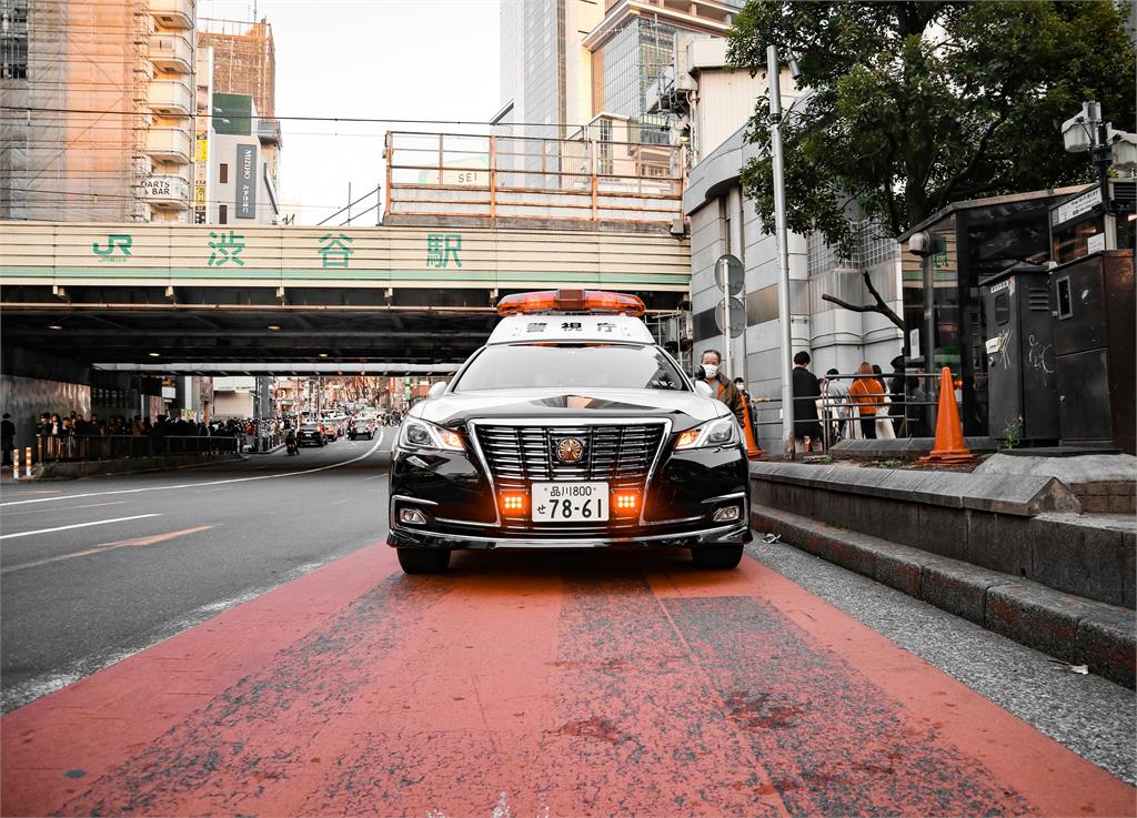 台夫妻遊日本竟「無照駕駛」業者報警2人秒落跑!網氣炸:丟臉到國外