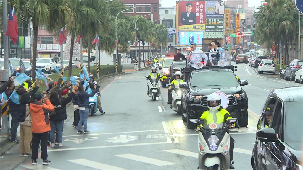 柯文哲雨天車掃大桃園　「路過」藍小雞總部蹭聲量？