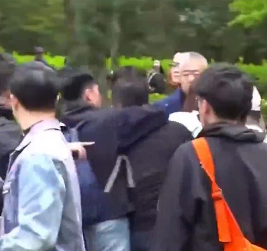 鄭麗文訪中遇民眾高喊!隨即「被消失」王丹點中共可怕1事:一定要先懷疑