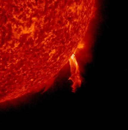 太陽「日冕物質拋射」畫面曝光！鄭明典PO表面圖：活躍的太陽