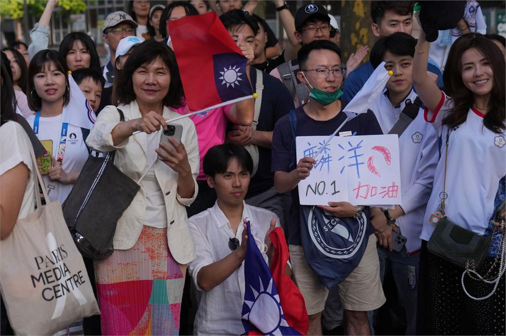 幕後／鍍金成台灣之光！賴總統凌晨親致電麟洋配　笑喊：應全國放假一天