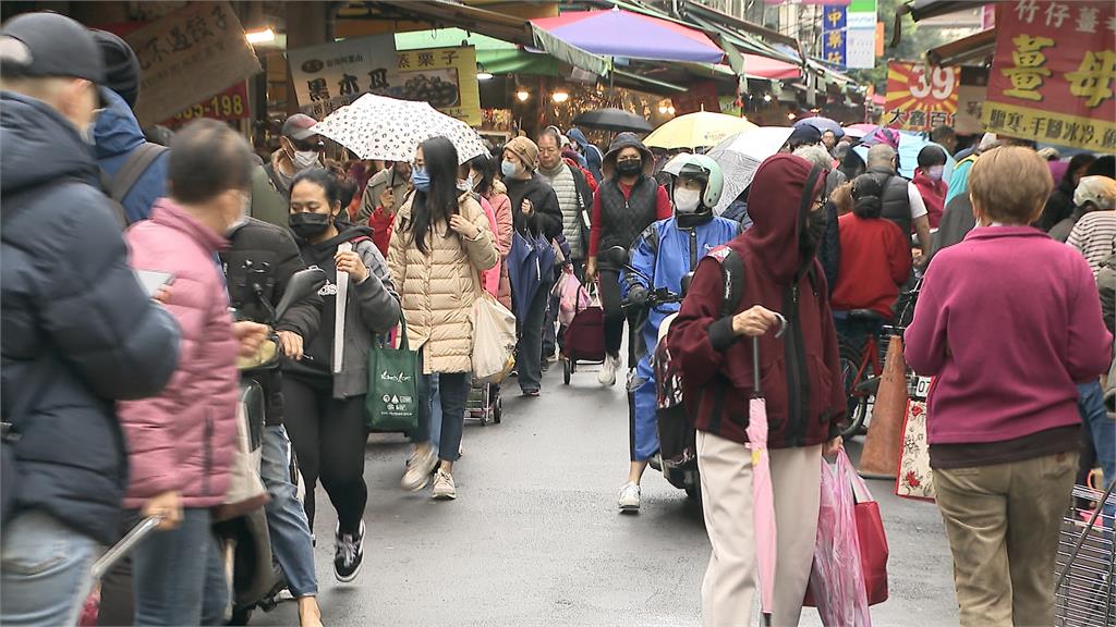 冷氣團發威玉山降雪　積雪5公分成銀白世界