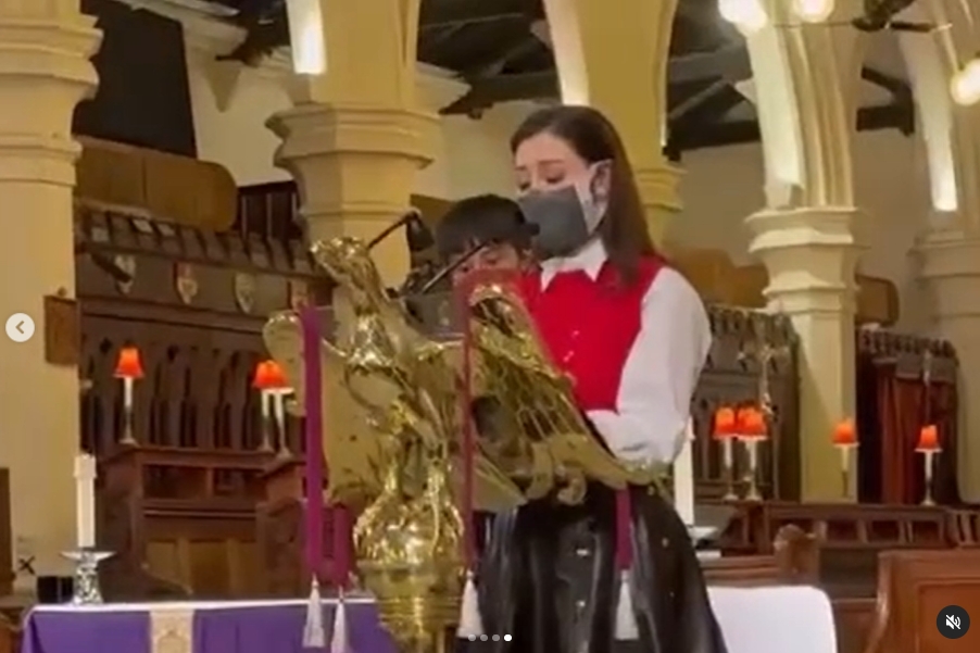 精通7種語言!「最美港姐」李嘉欣教堂讀經 超溜英文驚艷全場