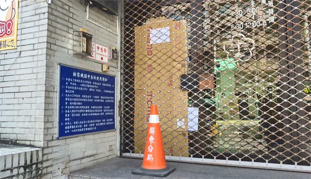 男子出庭後突情緒失控　拿「拒馬」砸碎屏檢大門又鬧事