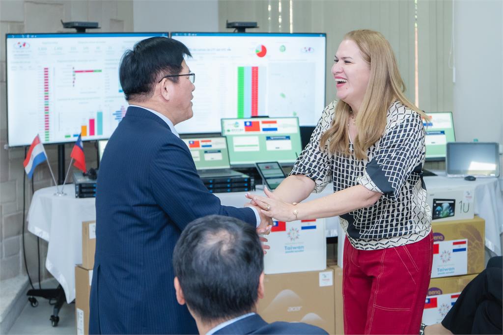 快新聞／視察電巴與公衛合作成果　林佳龍：台巴共創智慧交通、數位醫療新典範