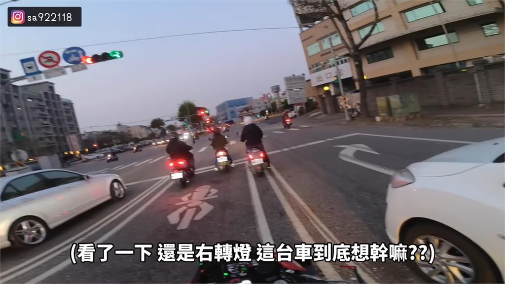 重機VS鬼切休旅！大車牙起來「逼車佔道」　騎士嚇：第一次遇到這種瘋子