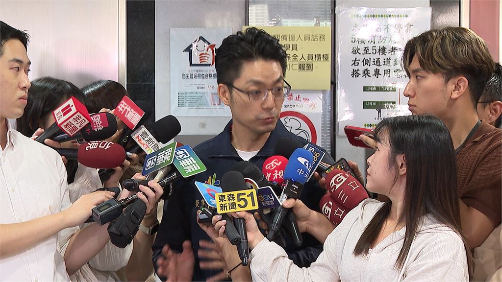 蔣萬安「體驗搬樹枝」挨酸！　網友怒：能不能別干擾基層？