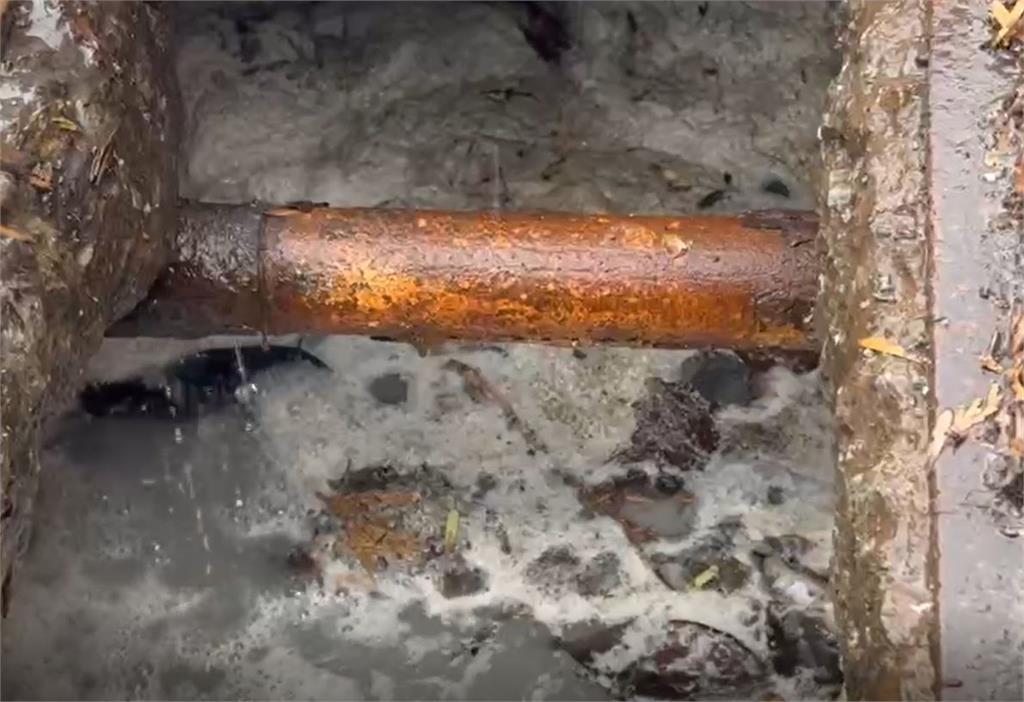 有夠臭!台東豆腐工廠污水漂豆腐渣 議員:用眼睛都看得出有問題