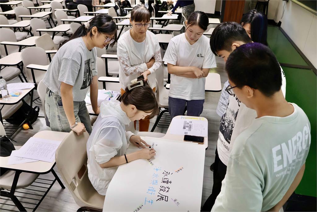 淡江大學舉辦暑期先修班 AI賦能新鮮人探索大學與永續