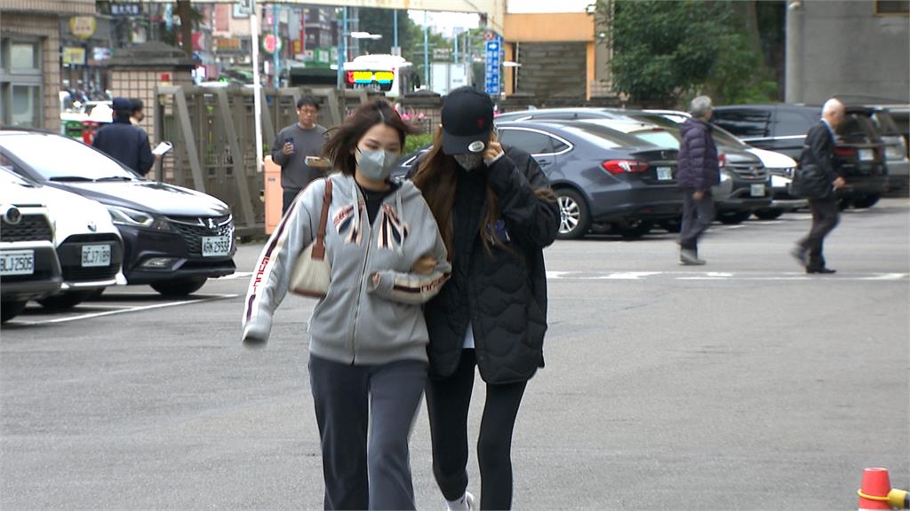 八八會館案郭哲敏首開庭 女友錢帥君現身深情對望