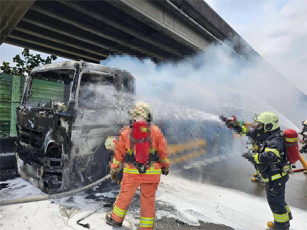 快新聞/嚇!國1北上三重段「油罐車起火」 現場塞爆回堵6公里
