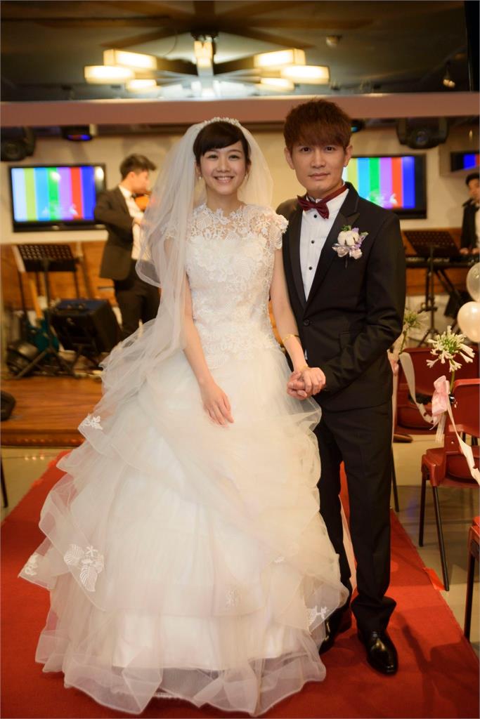 金曲歌王才升格三寶爸…突證實「老婆罹癌」!長文心碎告白:掉頭髮一樣很美