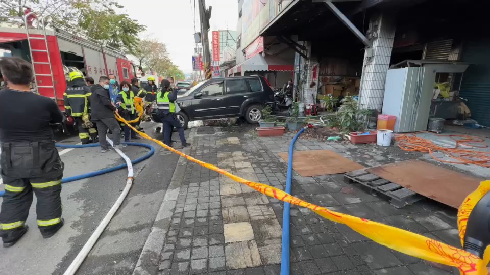 快新聞／莽男懷疑前妻跟老闆有染竟持汽油彈丟擲　老闆「全身著火」送醫急救