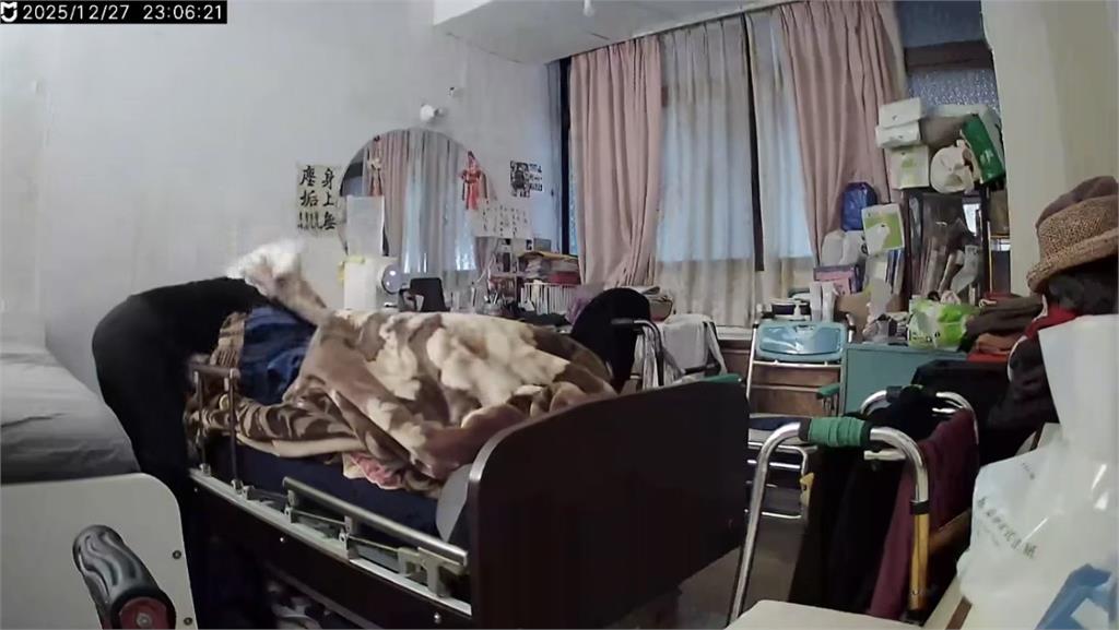7.0強震「看護拿枕頭」捨命護臥床嬤！阿嬤下秒安撫「暖喊一句」感動全網
