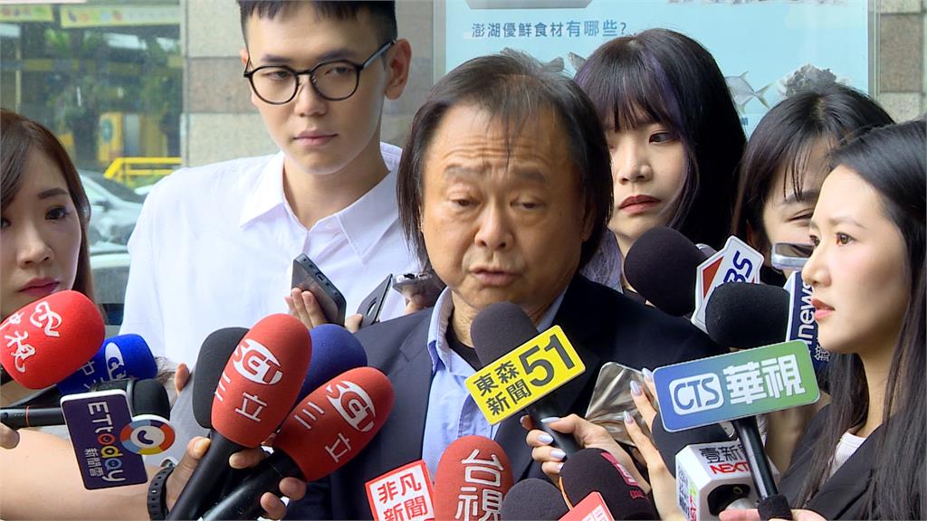 為選台北市長暖身？與吳沛憶現身議會　沈伯洋：專心研究市政