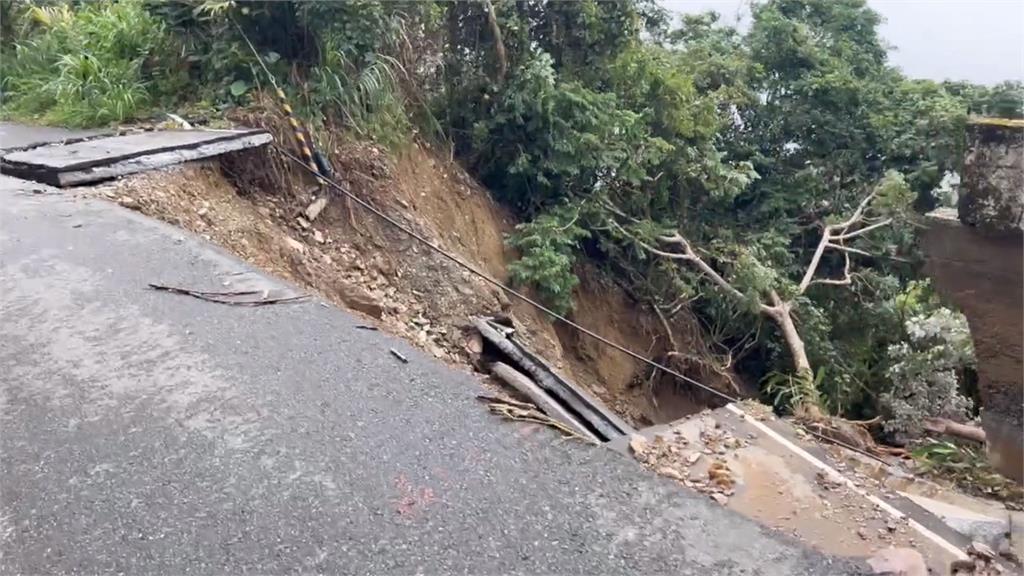 金針山雨量全台之冠道路中斷　嘉蘭村山泉水管線斷光