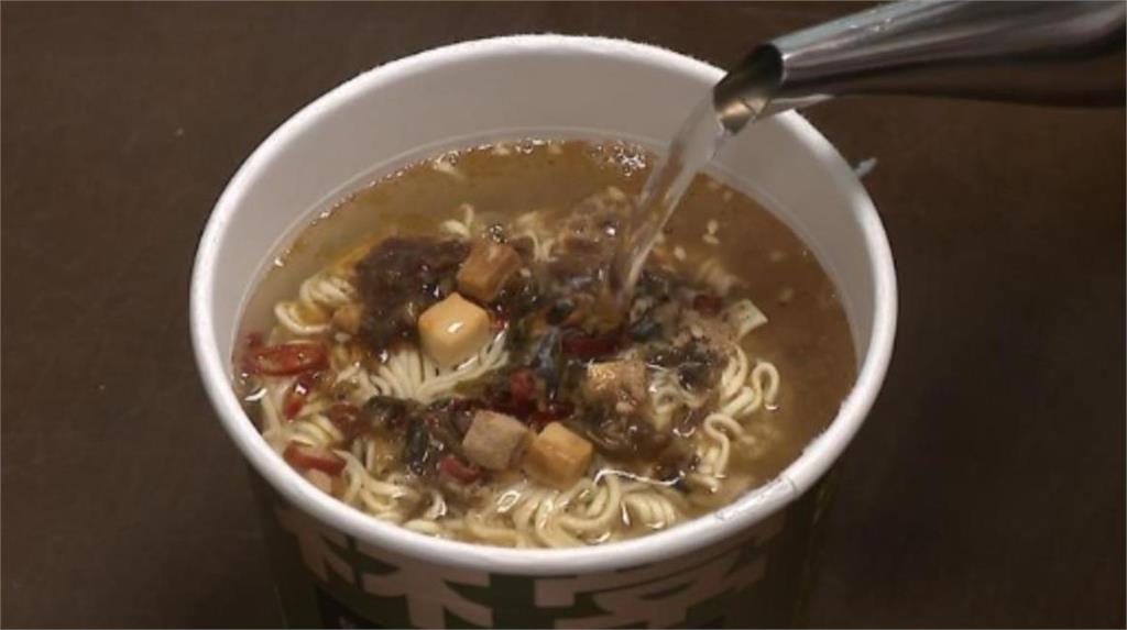 泡麵料理包直接沖泡「口感差」?網友曝:多加「1步驟」煮出來像現煮
