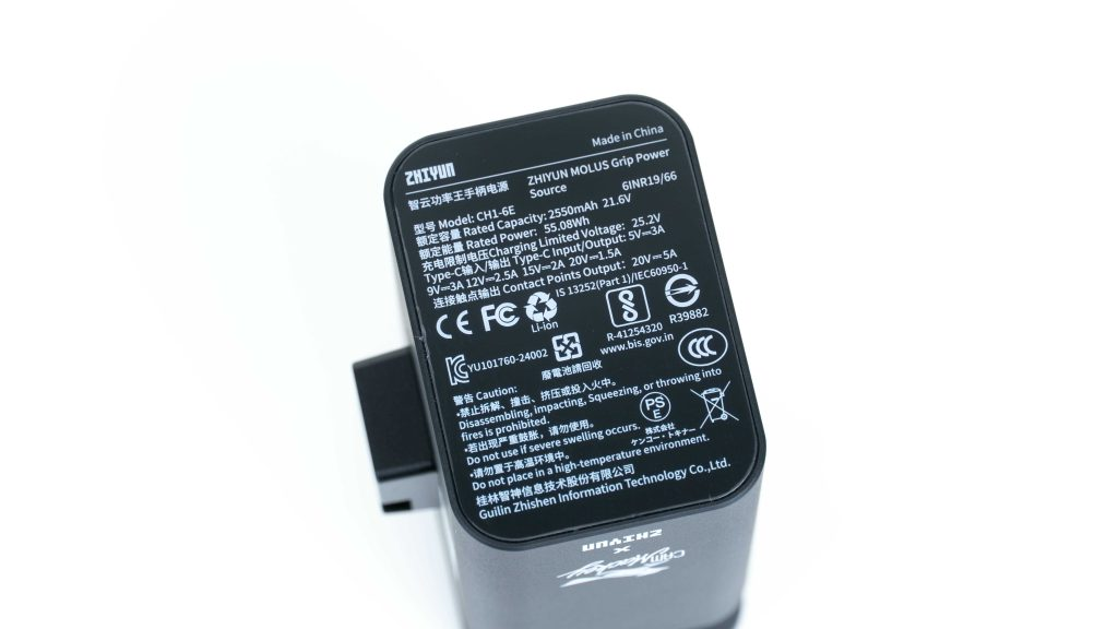 「心得」智雲 MOLUS X100 RGB PRO – 美的不像是個攝影燈