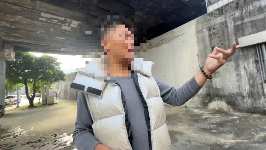 疑街友放火燒雜物！　基隆火車站高砂橋下竄黑煙