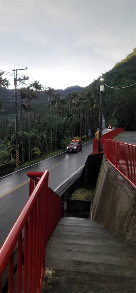 快新聞/山洪暴發!嘉義葫蘆谷17名遊客受困 警消急救援