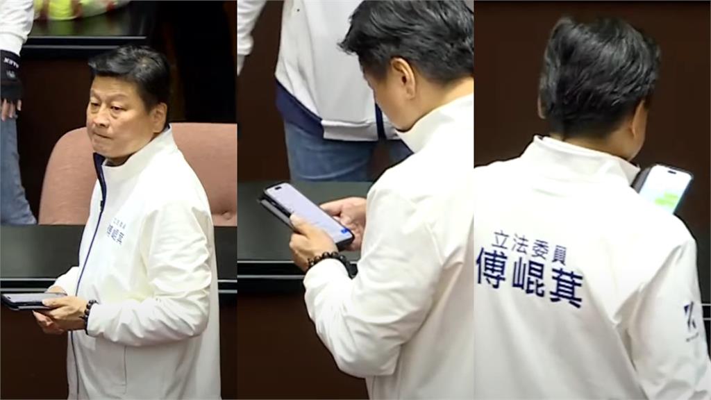 影/國民黨霸佔主席台…傅崐萁「躲角落疑傳微信」!網傻:急著跟中國報告?