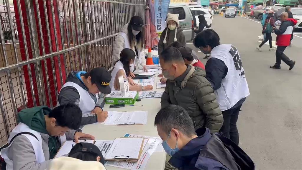 超大令旗.冠軍帽寫「慧成宮」 台中罷團大玩諧音哏!