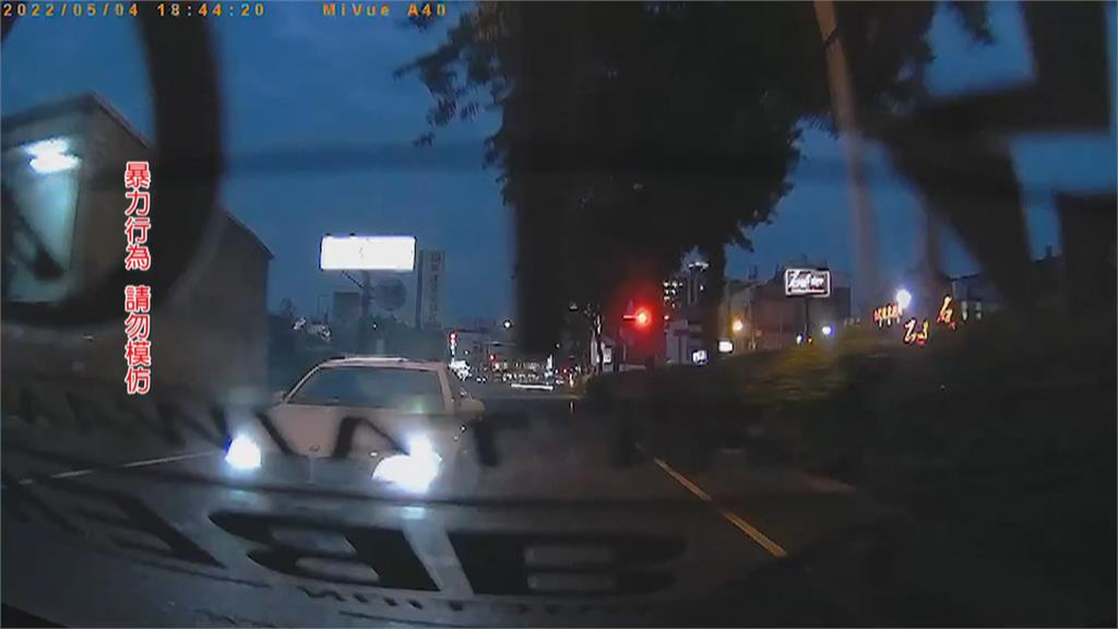 企圖超車失敗 白車駕駛竟當街開空氣槍