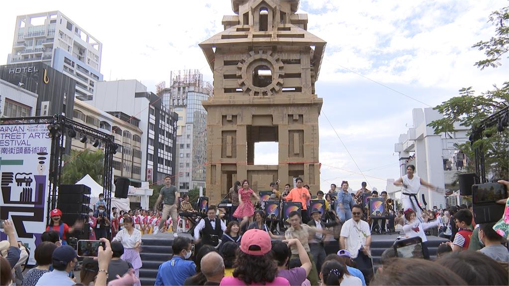台南街頭藝術節　用紙箱重現「消失的高塔」