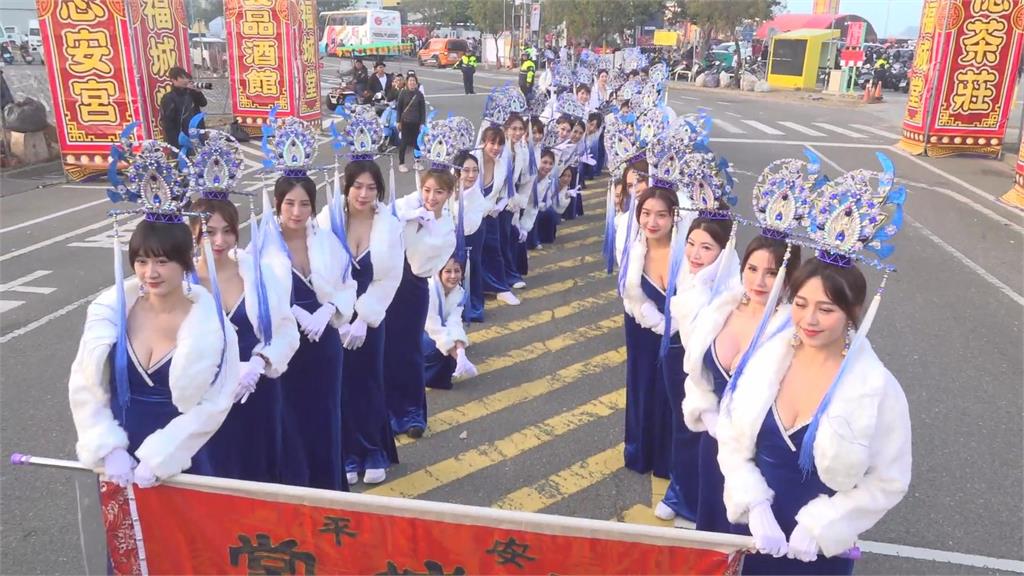 台南安平福城堂最香遶境 彷彿選美現場!60禮生性感上工成嬌點