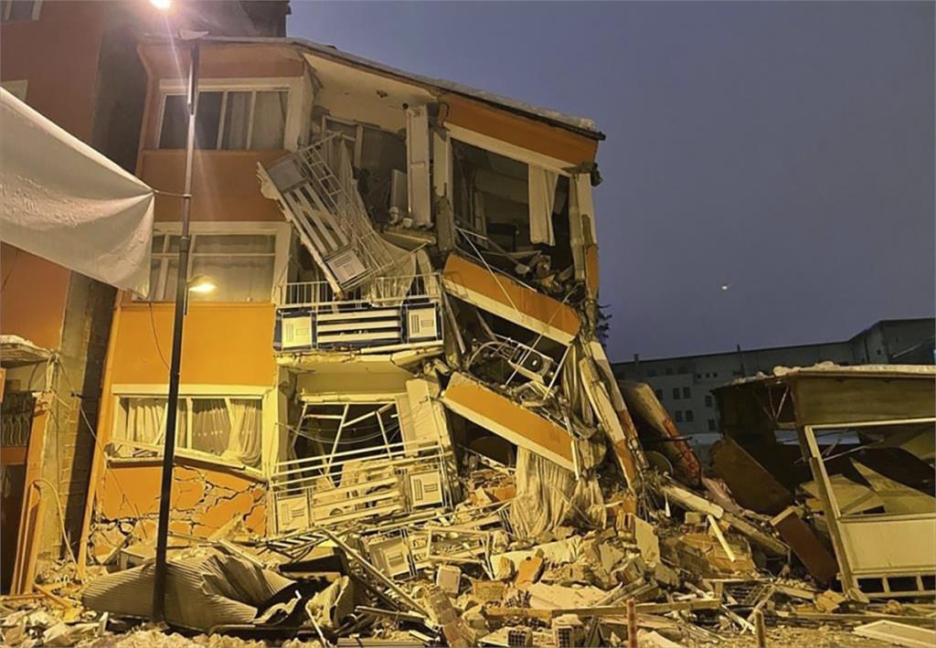 圖輯／百年強震重創土耳其、敘利亞　已知至少4310人罹難