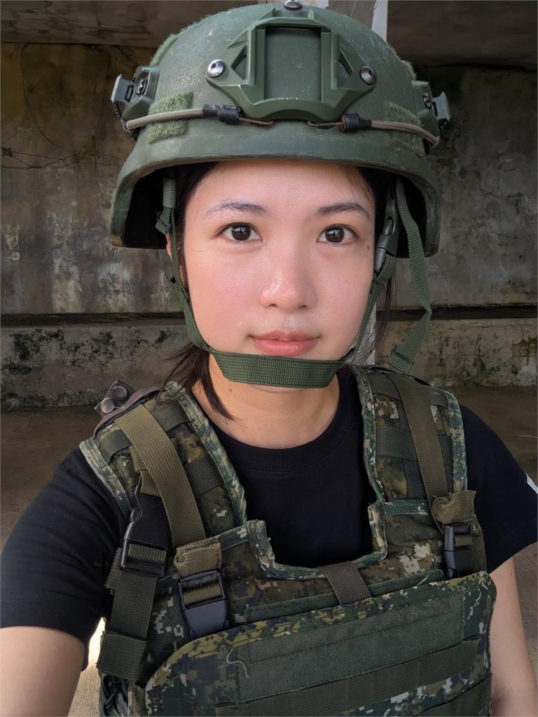 馬祖國軍「水煮蛋肌猛發光」是林亮君!實彈射擊「反差狀態」網震驚:好帥