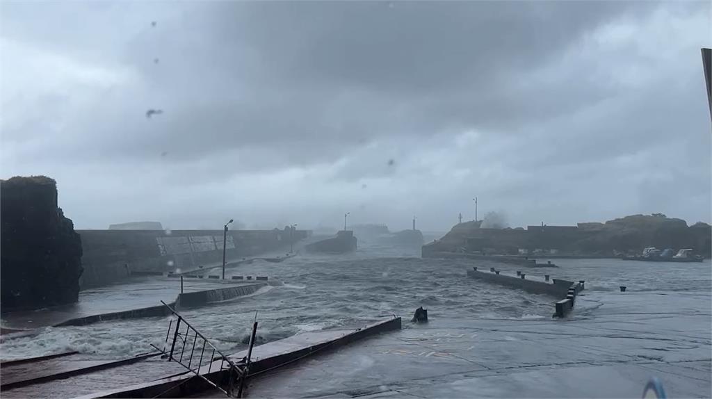 快新聞/凱米太兇猛! 嘉義、宜蘭「海水淹上陸地」畫面曝光
