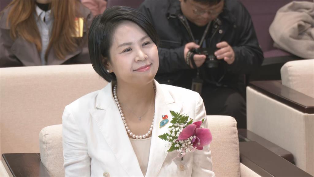 快新聞／不只國籍爭議！李貞秀就職穿近4萬元白鞋　財產申報刷一排愛馬仕