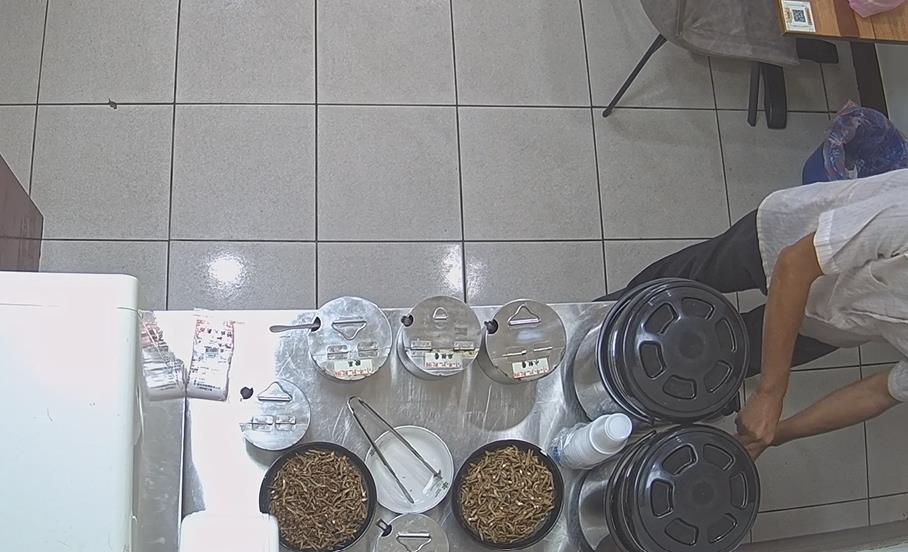 領愛心餐當自助吧？　老翁無限暢飲被提醒還嗆業者小氣
