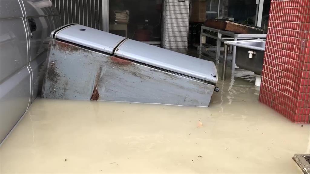 凱米暴雨炸中南部!南臺灣慘淪「水世界」 水淹民宅家電全泡水報銷