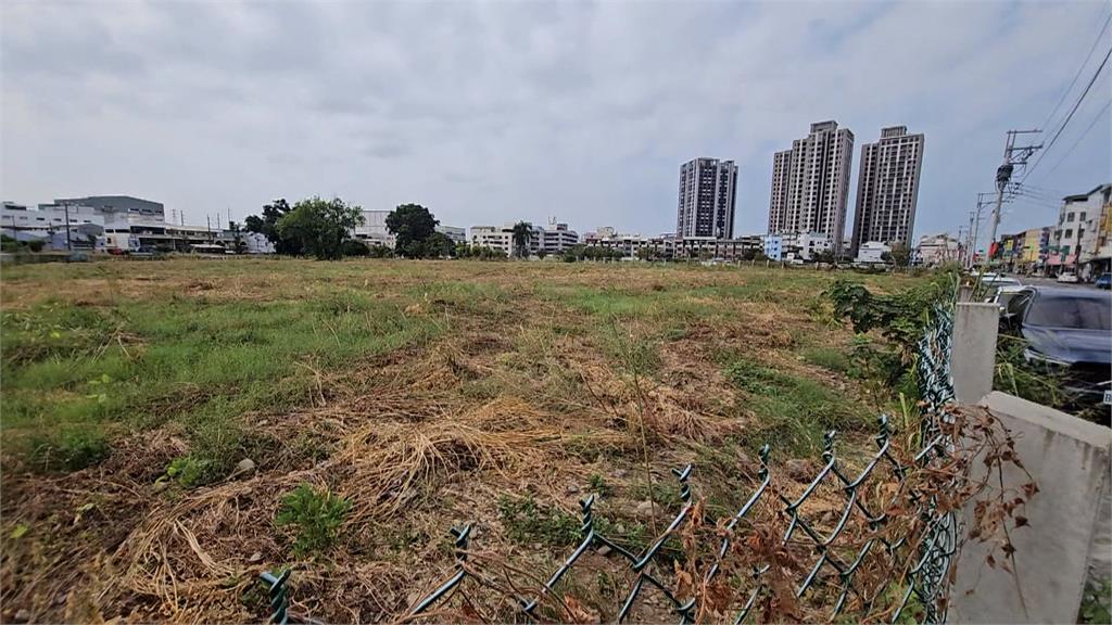 大里聯合行政中心預定地雜草叢生　何欣純：盧秀燕不做我來做