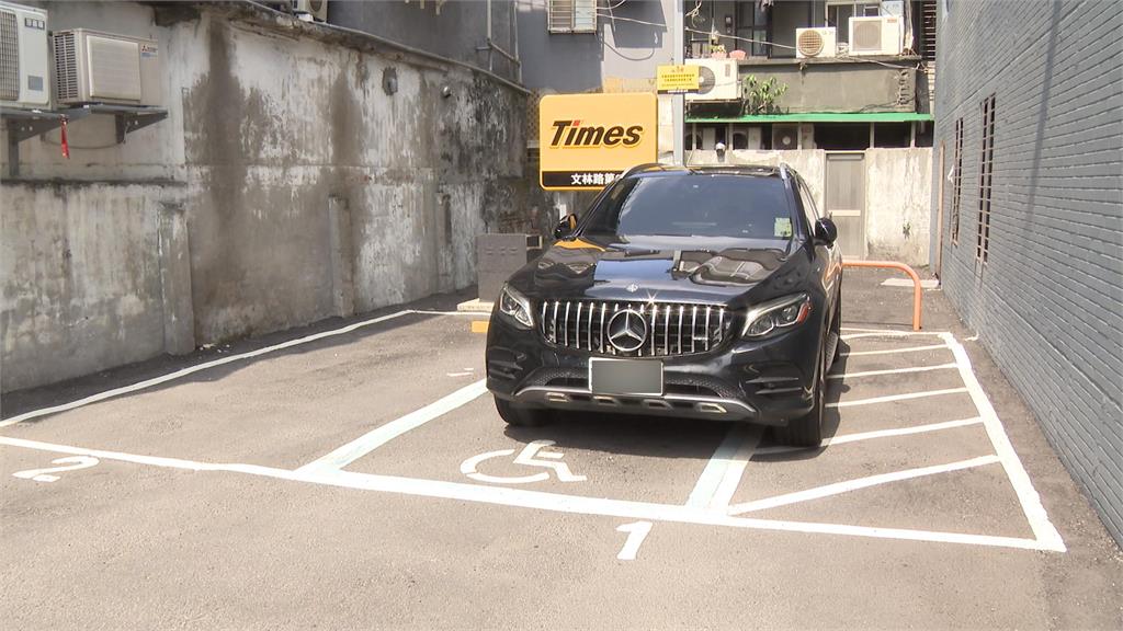 車位難找？「畸零地」生財！士林「迷你停車場」停2台就滿